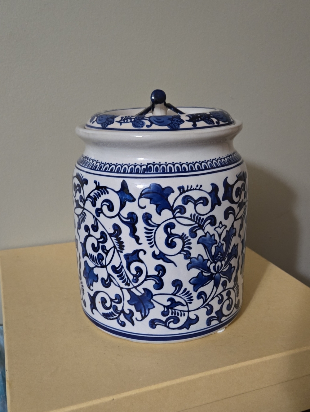 Unmarked Blue and White Decorative Ceramic Ginger Jar with Lid 8.5-9 Inches